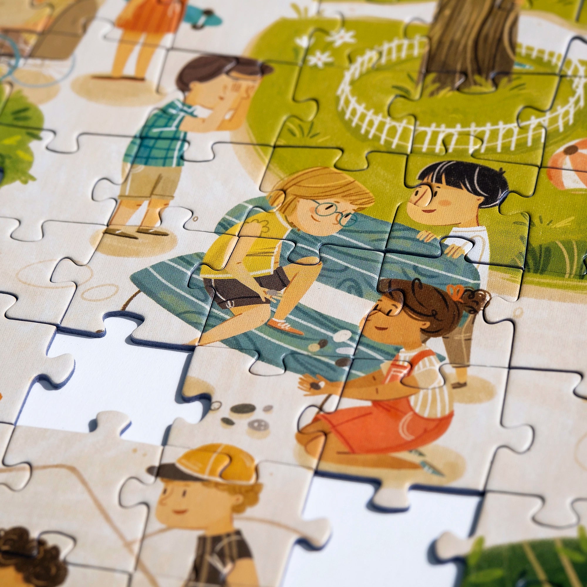 MAŁE FIGGLE Puzzle Na podwórku 160 el.